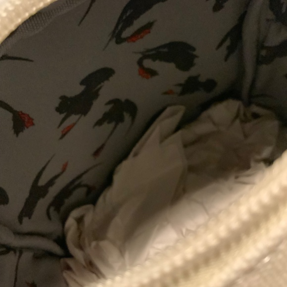 DreamWorks How To Train Your Dragon Toothless Icon Crossbody Bag - Picture 9 of 14